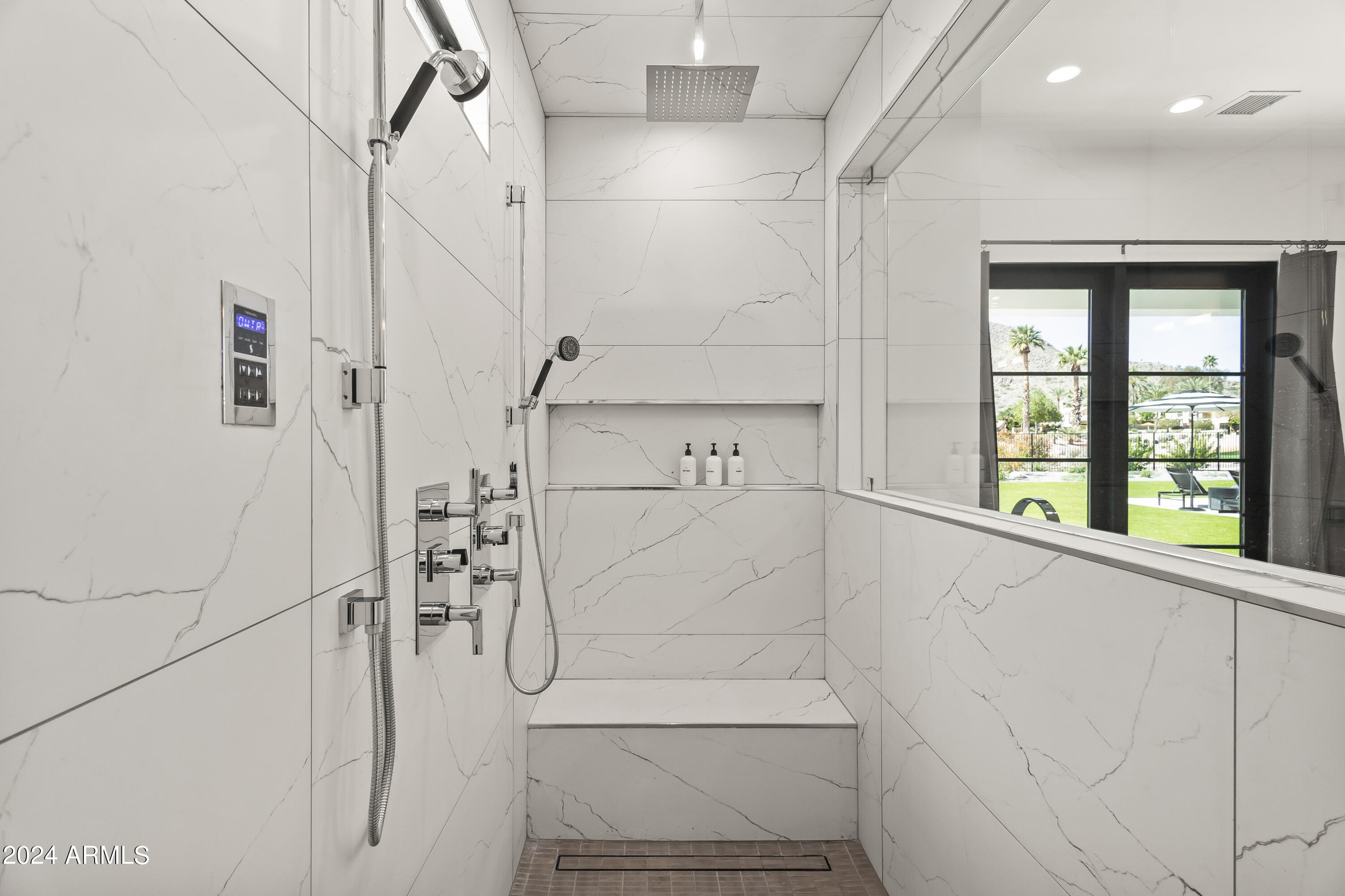 CAMELBACK CLUB ESTATES - Residential