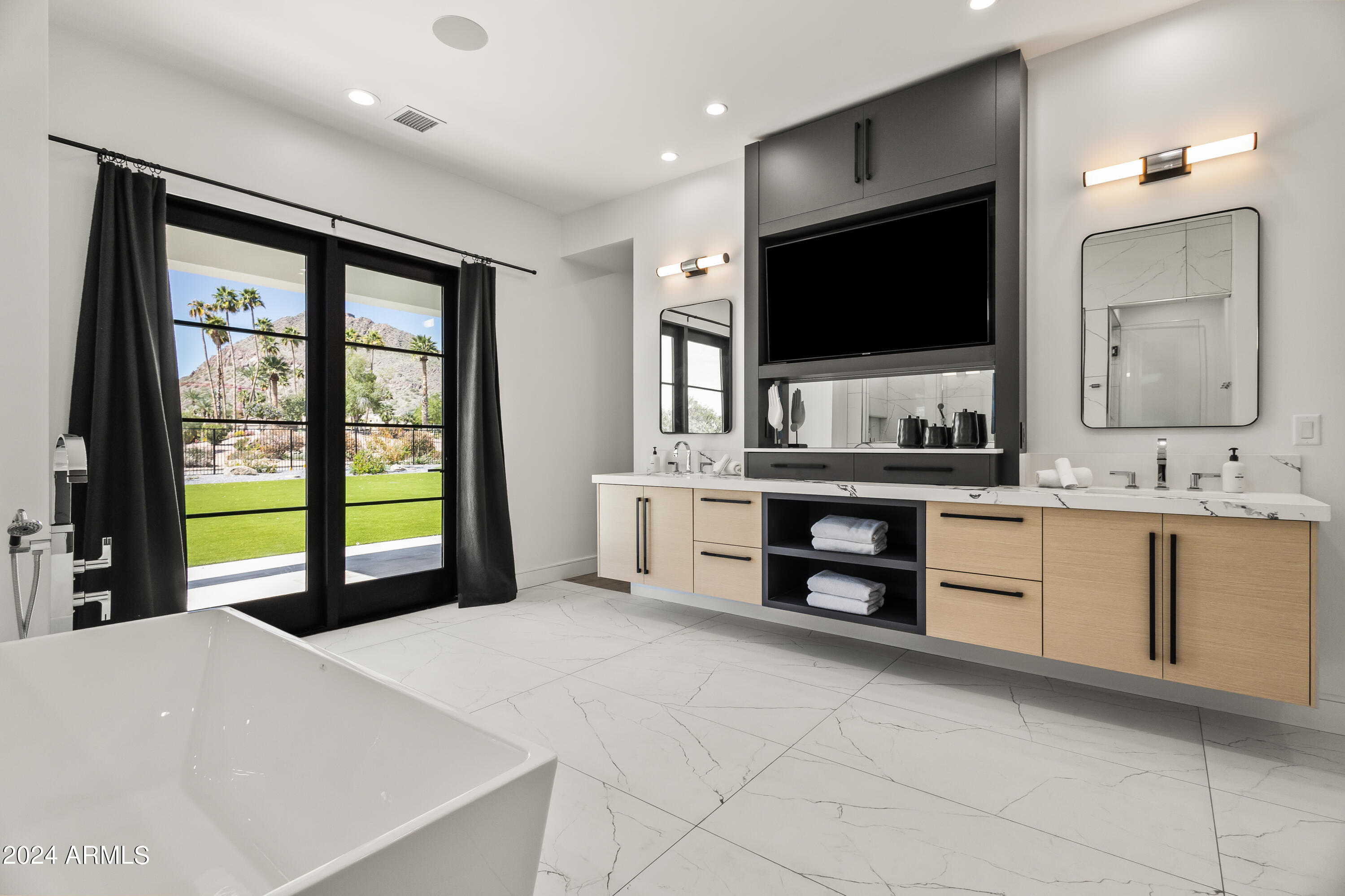 CAMELBACK CLUB ESTATES - Residential