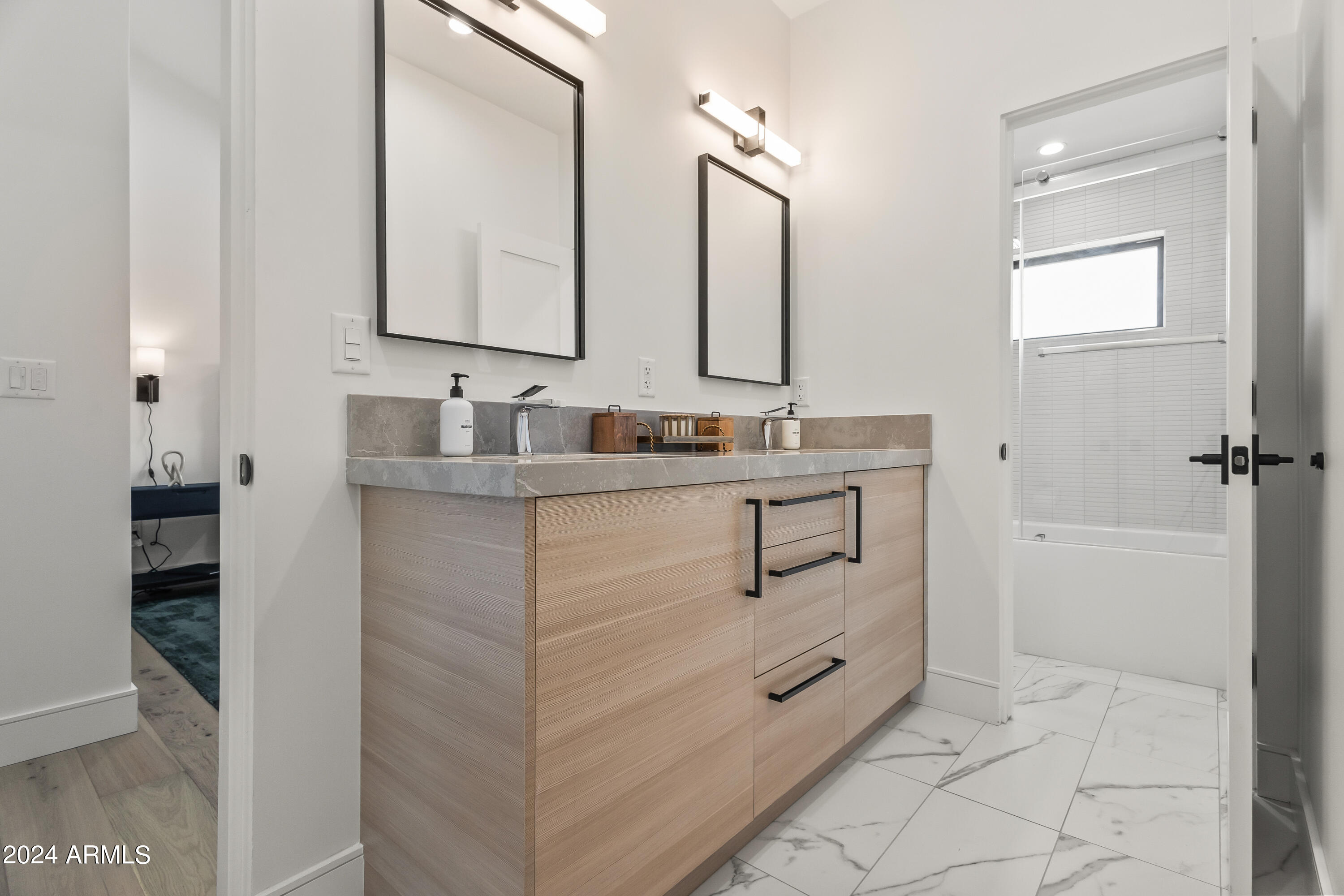 CAMELBACK CLUB ESTATES - Residential