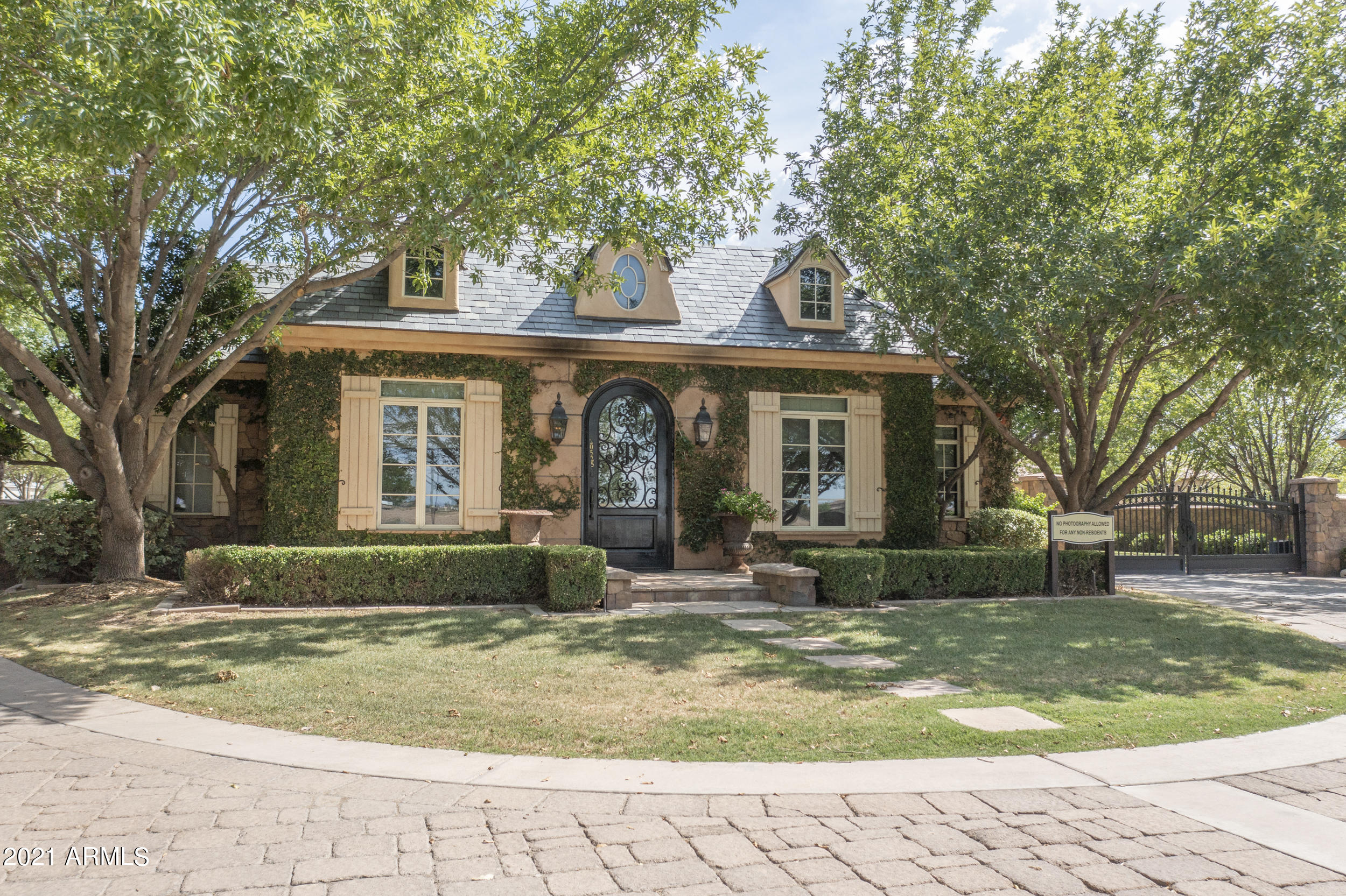 THE PECANS - Residential