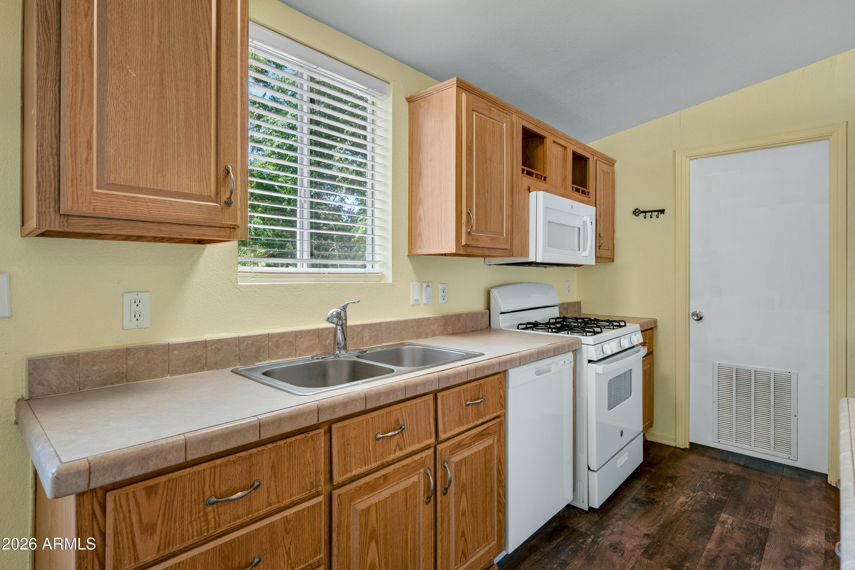 VERDE LAKE ESTATES - Residential