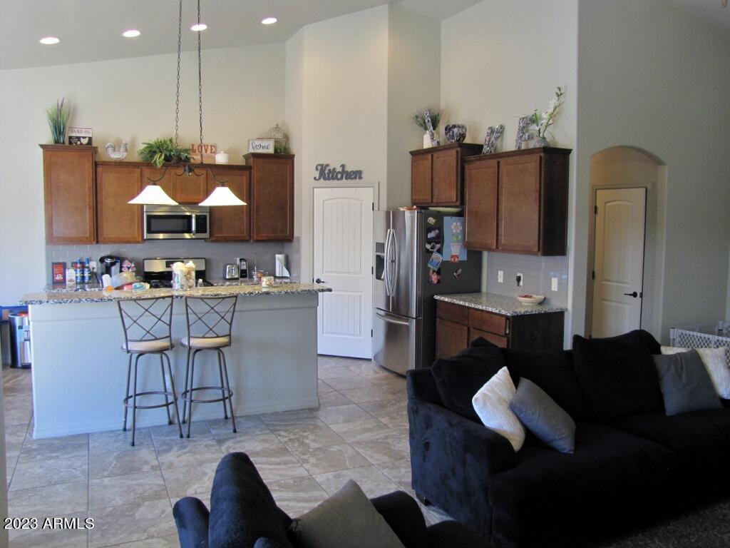 MESA VERDE ESTATES - Residential Lease