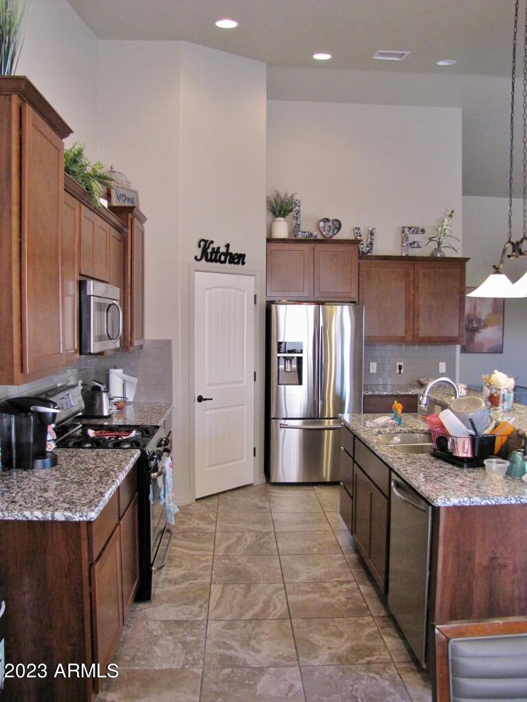 MESA VERDE ESTATES - Residential Lease