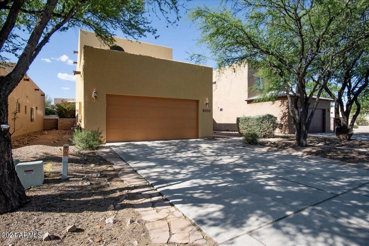THE LEGENDS VALIENTE - Residential