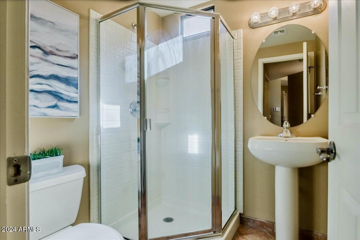 THE LEGENDS VALIENTE - Residential
