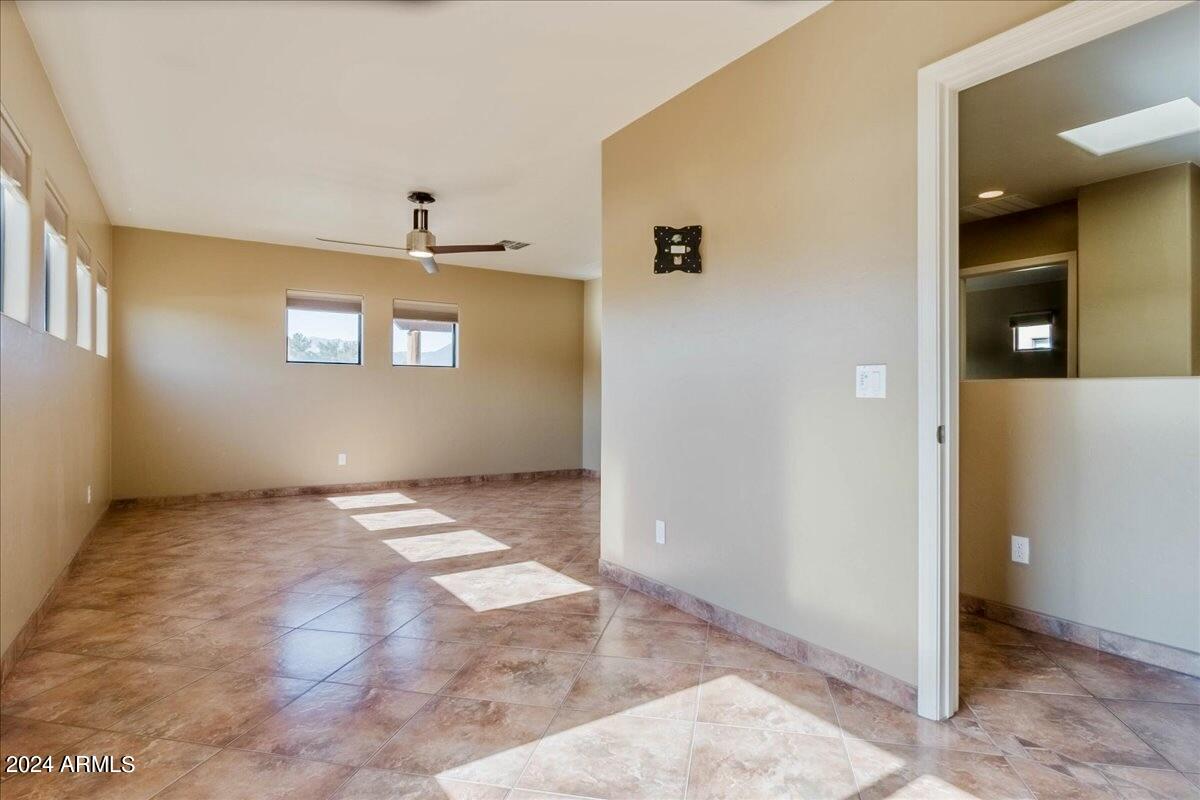 THE LEGENDS VALIENTE - Residential