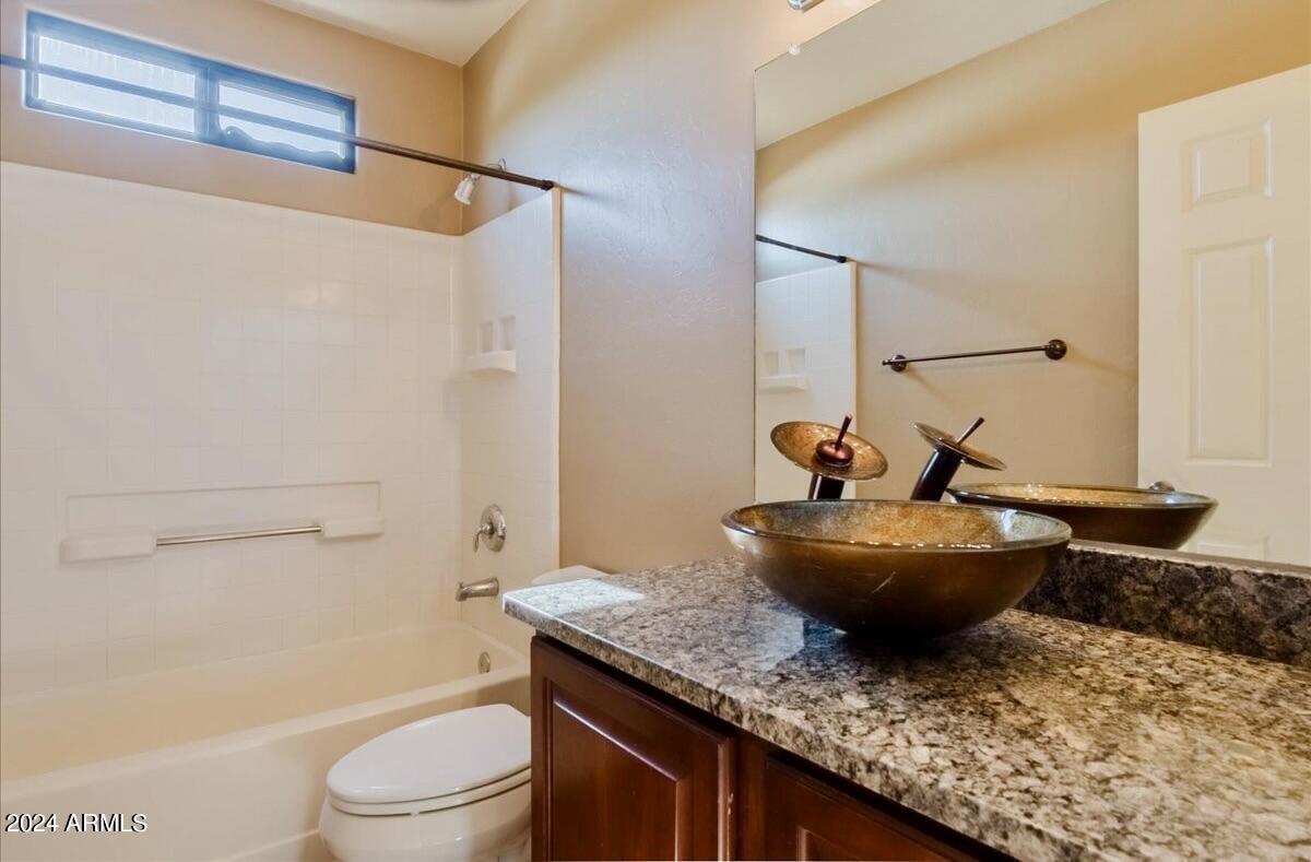 THE LEGENDS VALIENTE - Residential