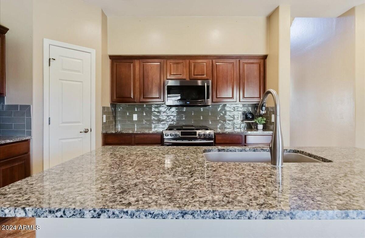 THE LEGENDS VALIENTE - Residential