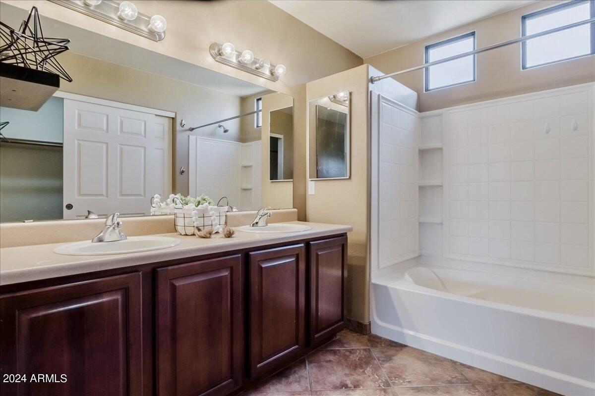 THE LEGENDS VALIENTE - Residential