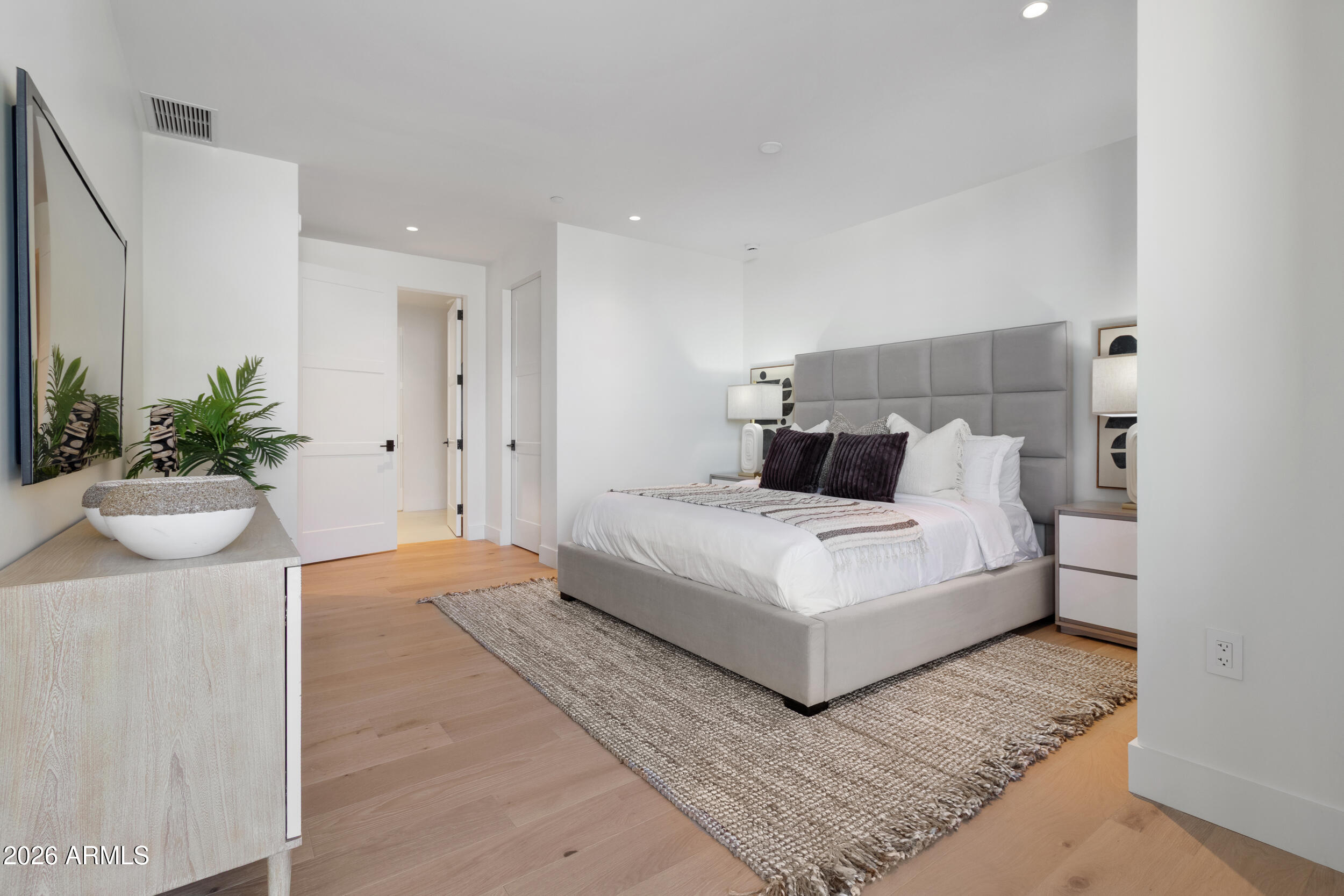ASCENT AT THE PHOENICIAN CAMELBACK RESIDENCES COND - Residential