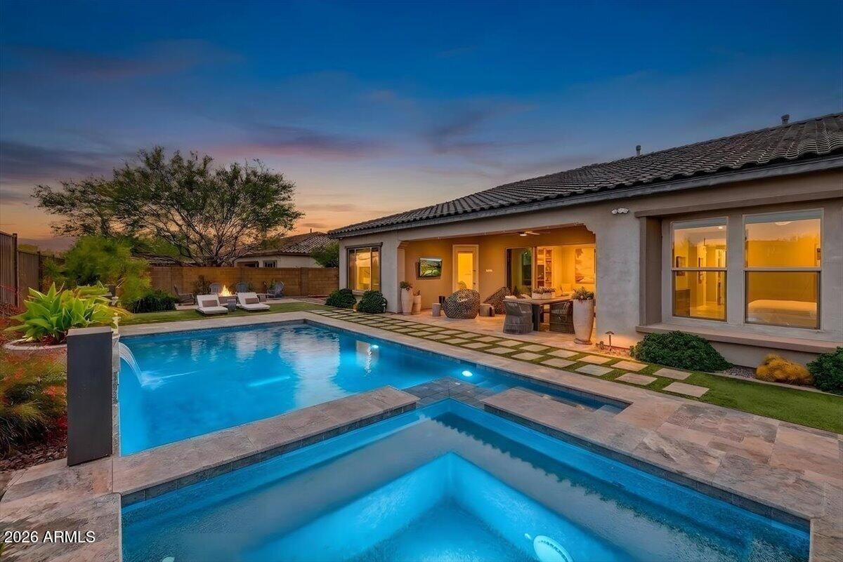 LONE MOUNTAIN - Residential