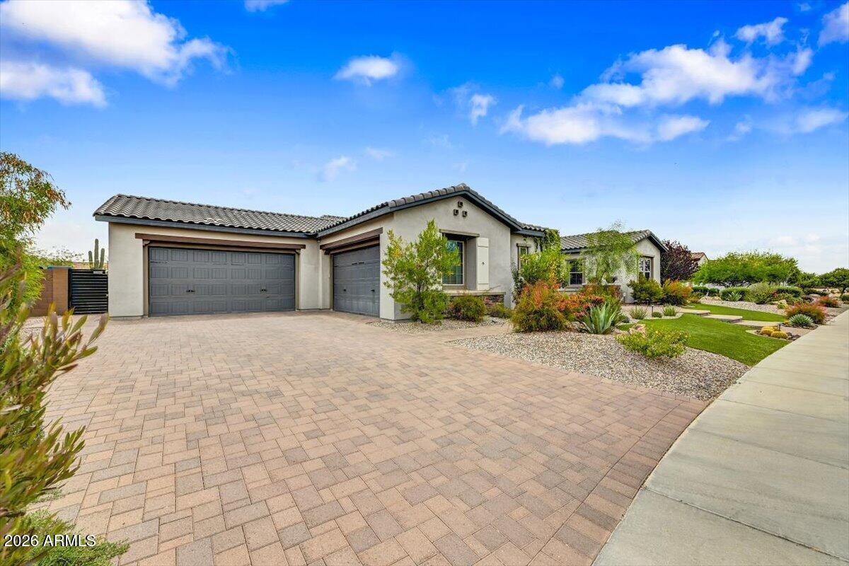 LONE MOUNTAIN - Residential