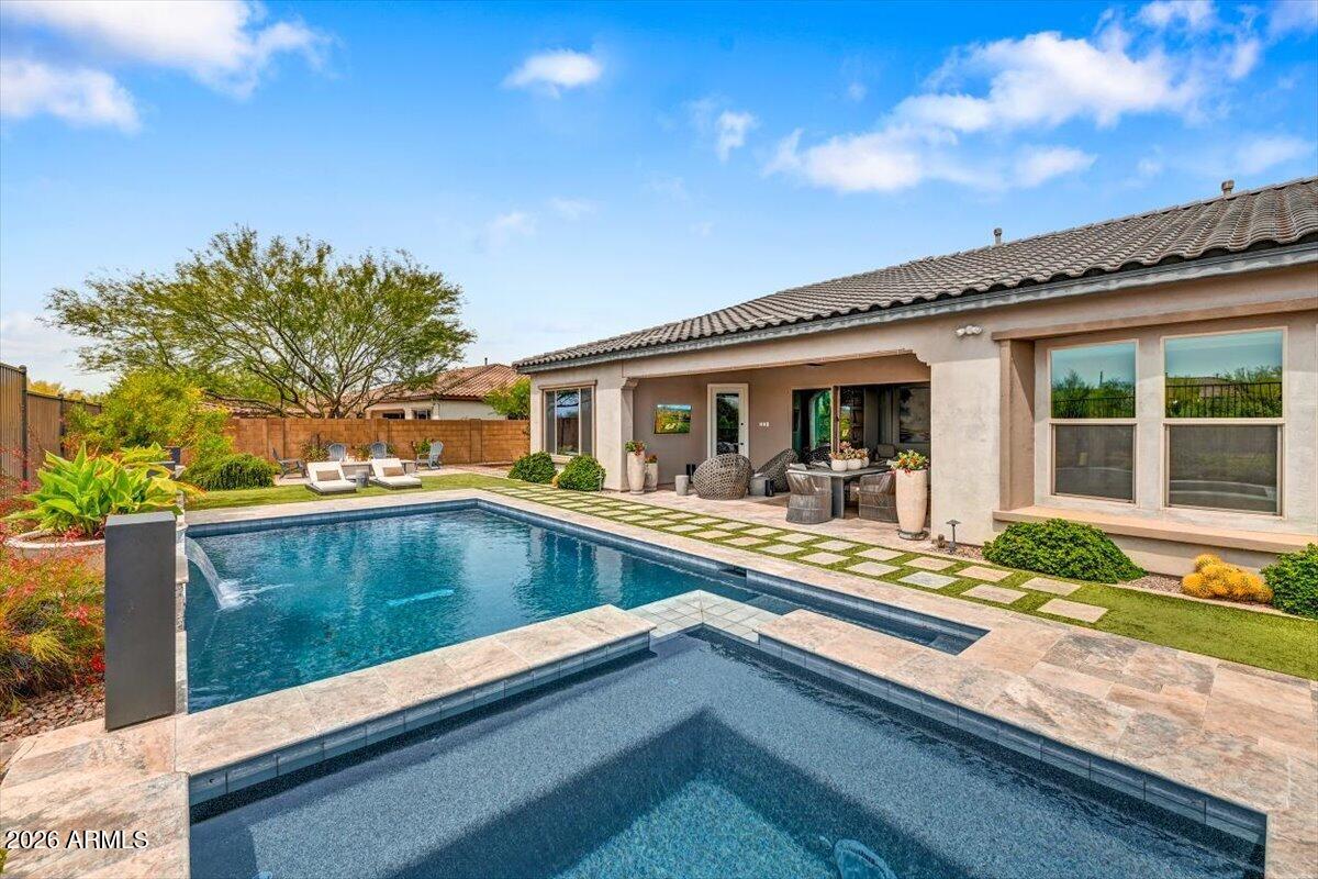 LONE MOUNTAIN - Residential