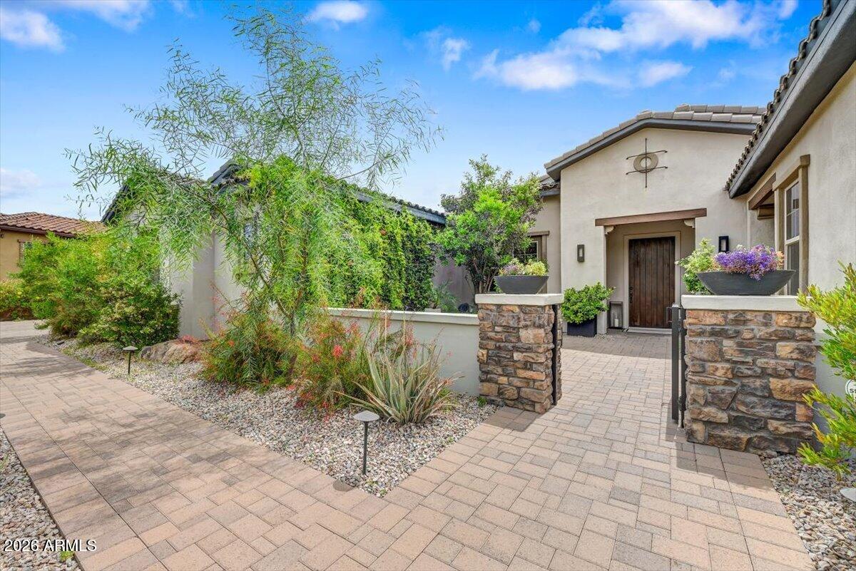 LONE MOUNTAIN - Residential