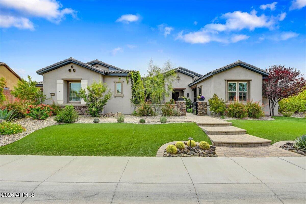 LONE MOUNTAIN - Residential