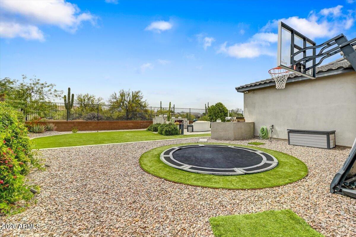 LONE MOUNTAIN - Residential