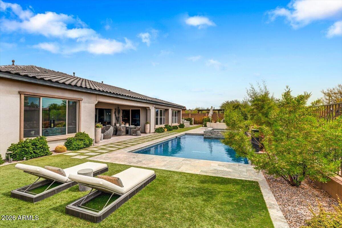 LONE MOUNTAIN - Residential