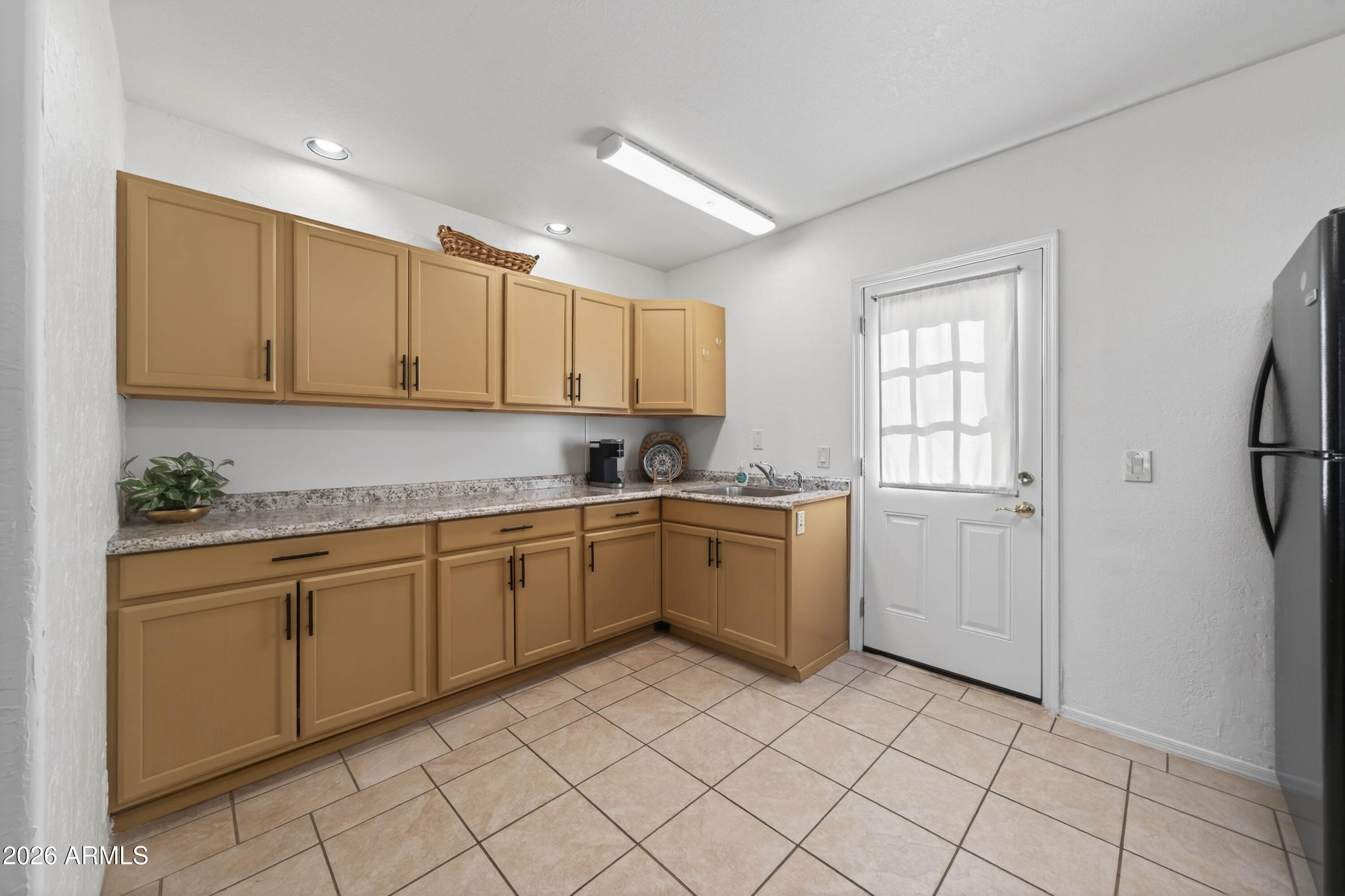 CANYON DE FLORES PHASE 1A - Residential Lease