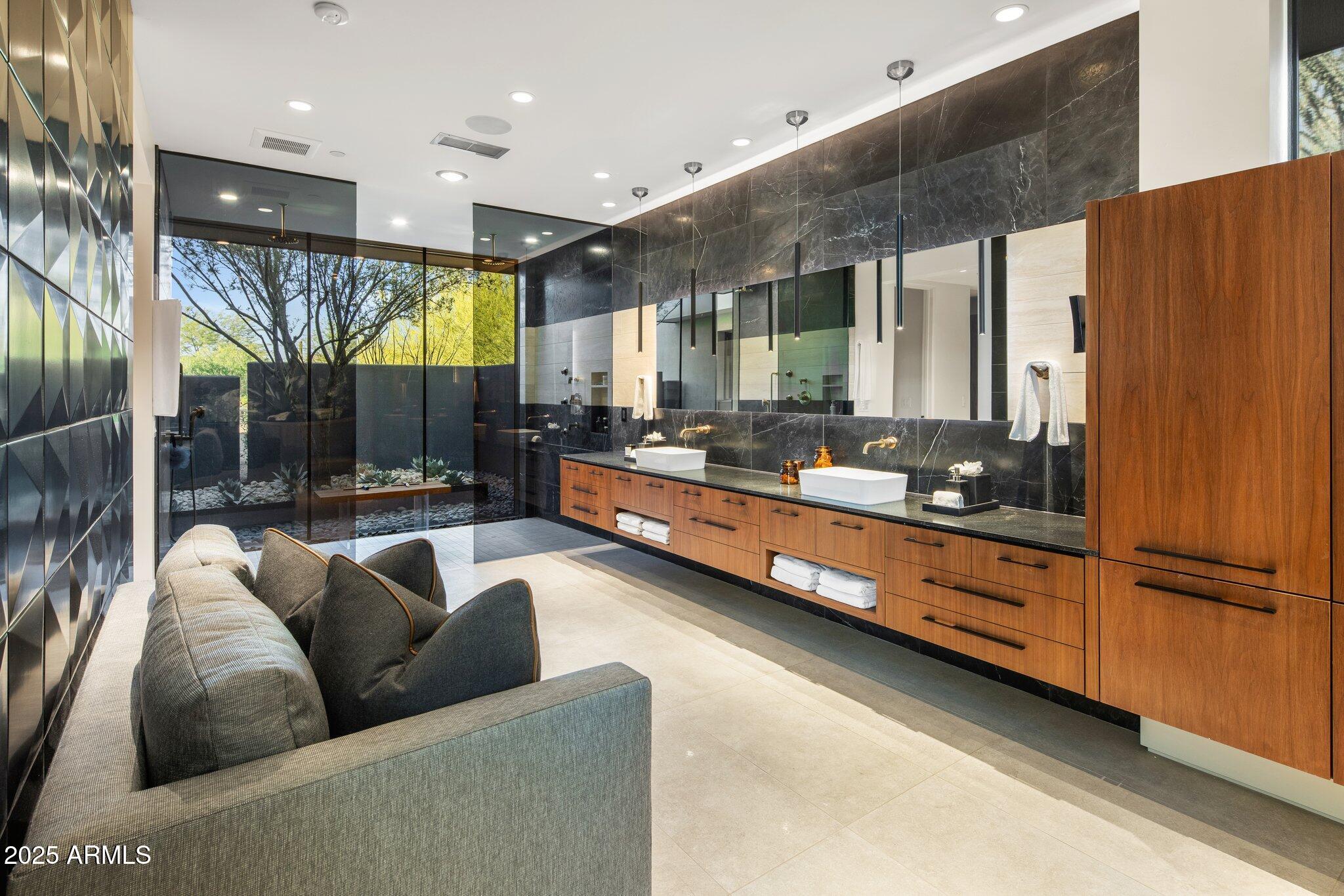 ESTANCIA - Residential