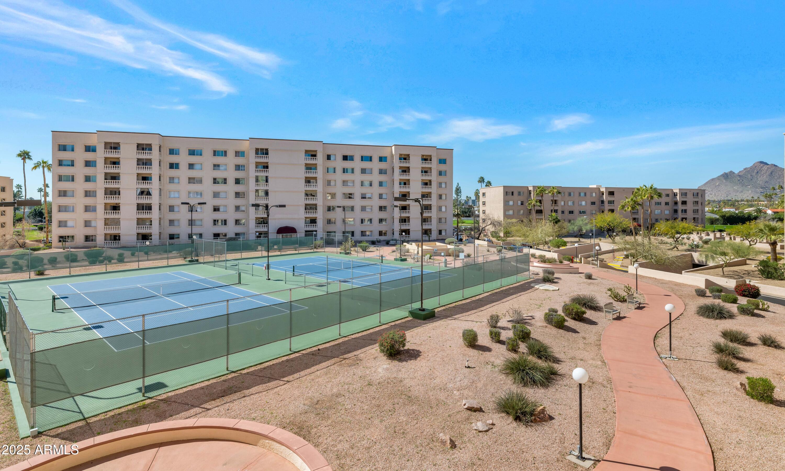 SCOTTSDALE SHADOWS 4 - Residential