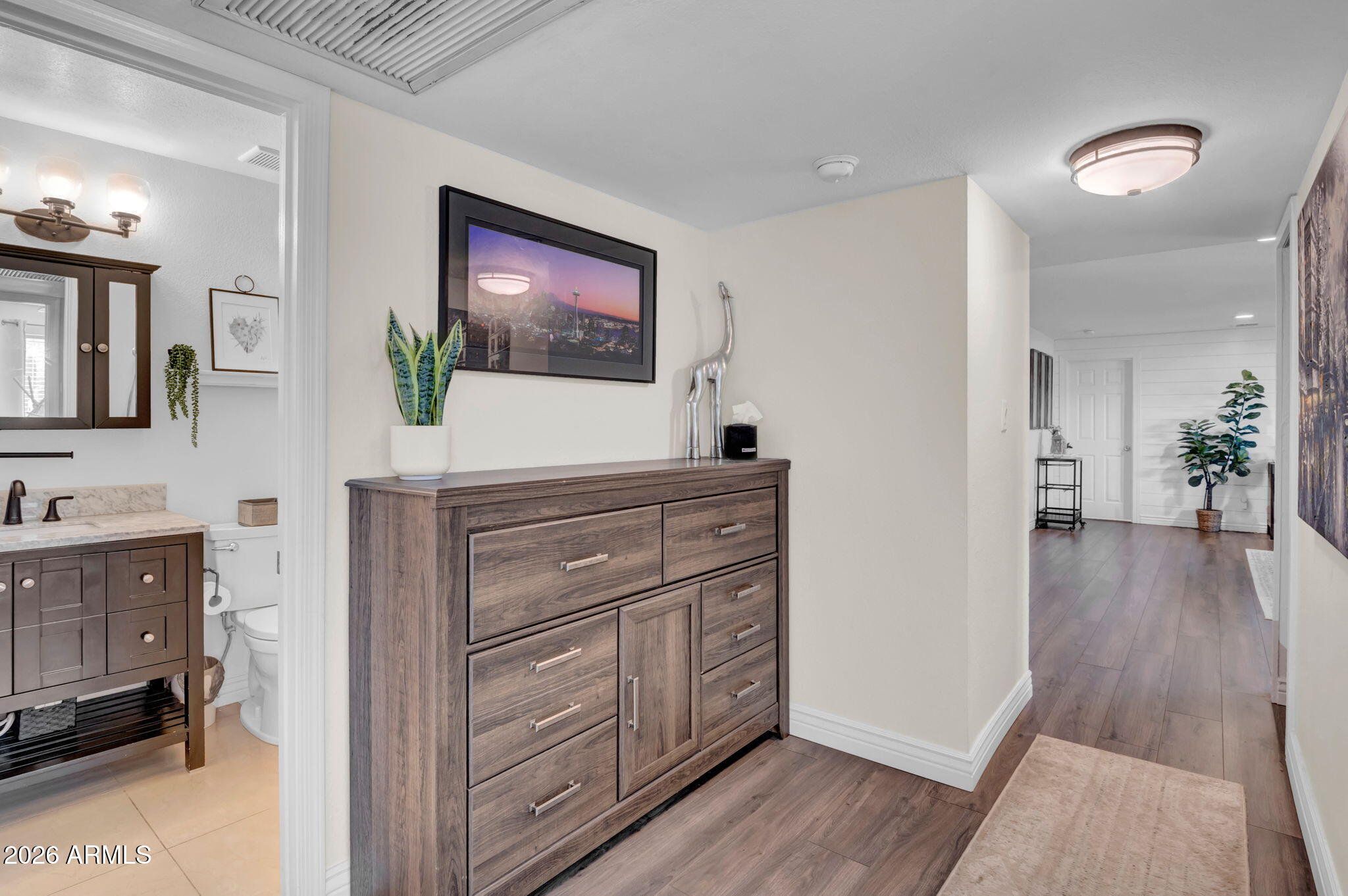 PARADISE VALLEY OASIS NO. 8 - Residential Lease