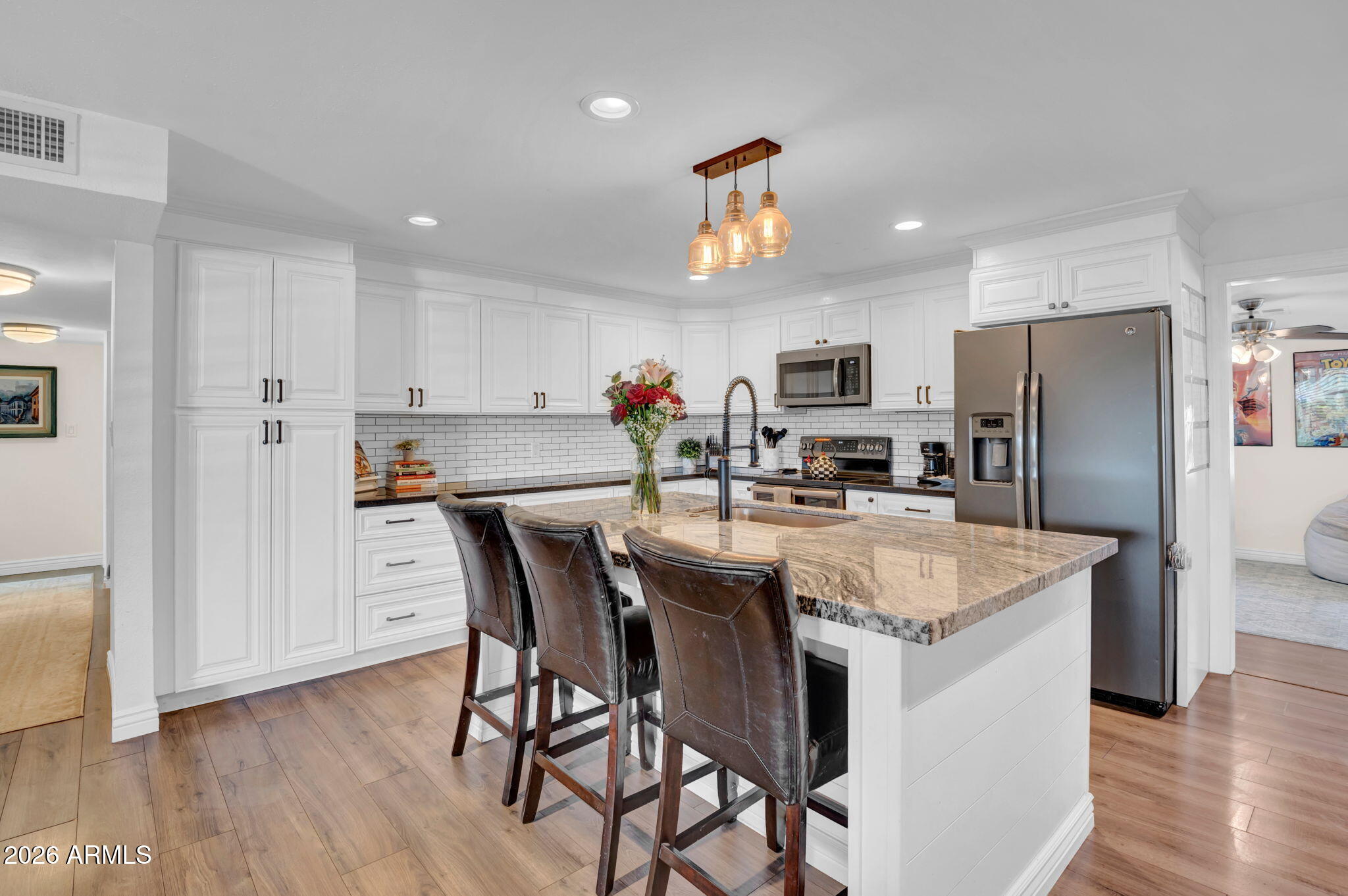 PARADISE VALLEY OASIS NO. 8 - Residential Lease