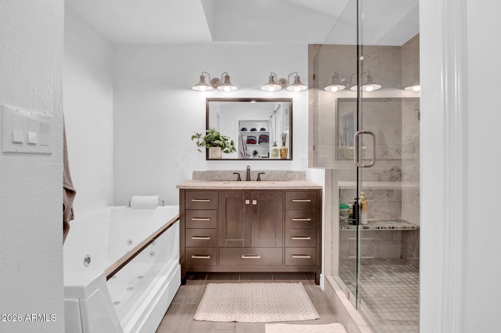 PARADISE VALLEY OASIS NO. 8 - Residential Lease