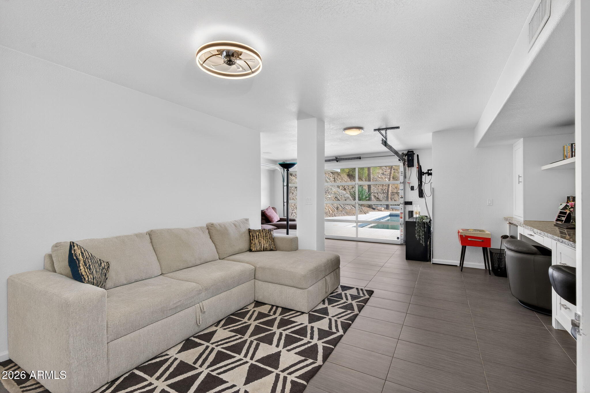 LINCOLN HILLS - Residential