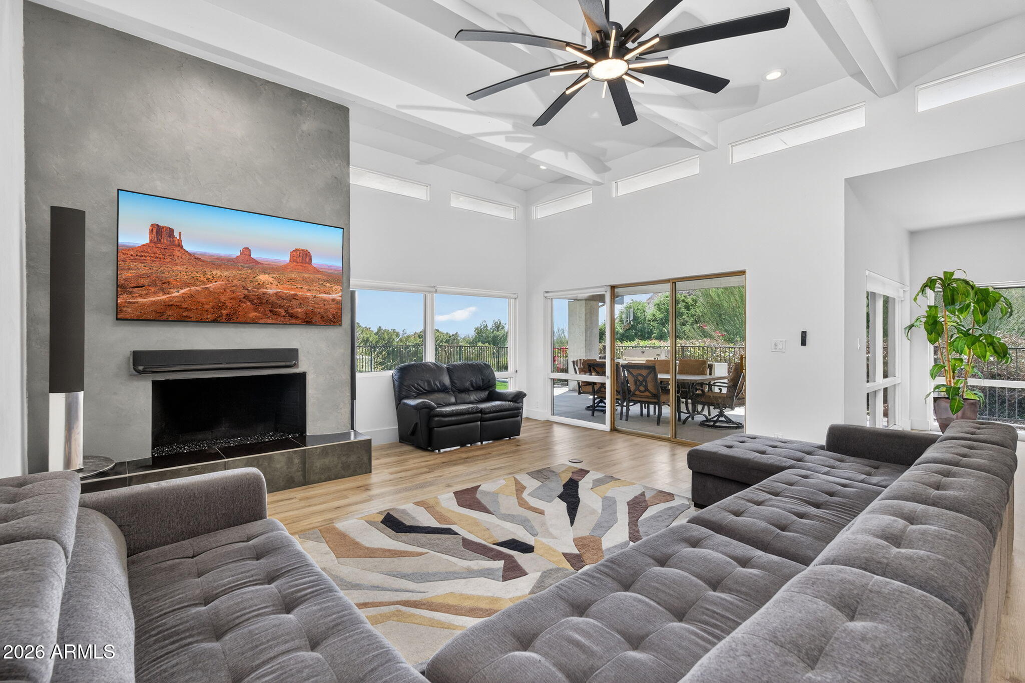 LINCOLN HILLS - Residential