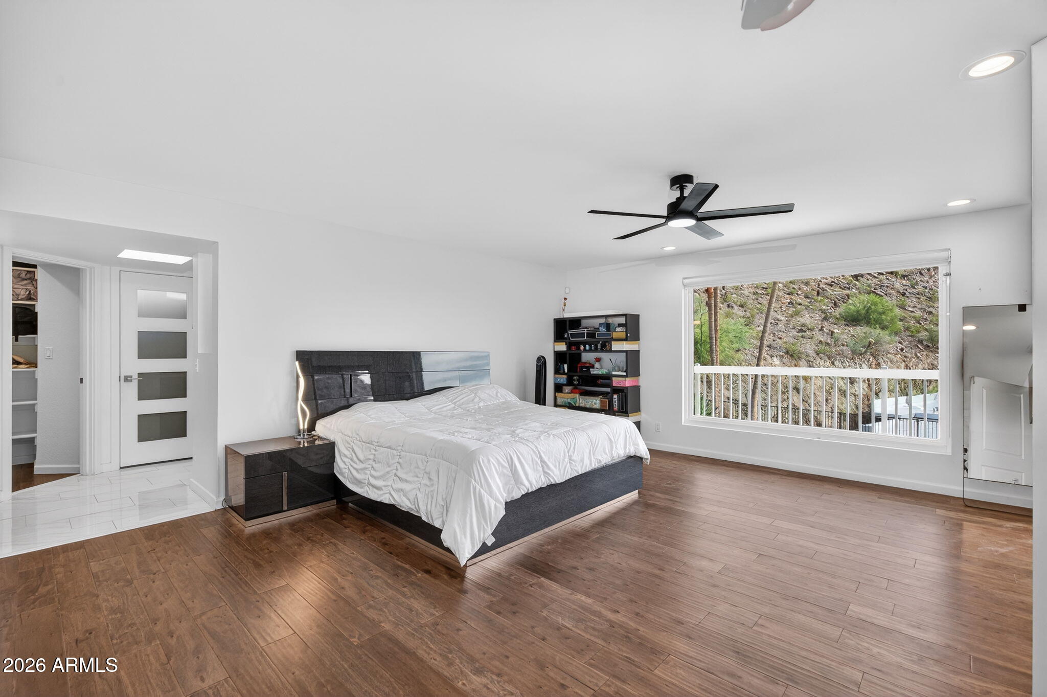 LINCOLN HILLS - Residential