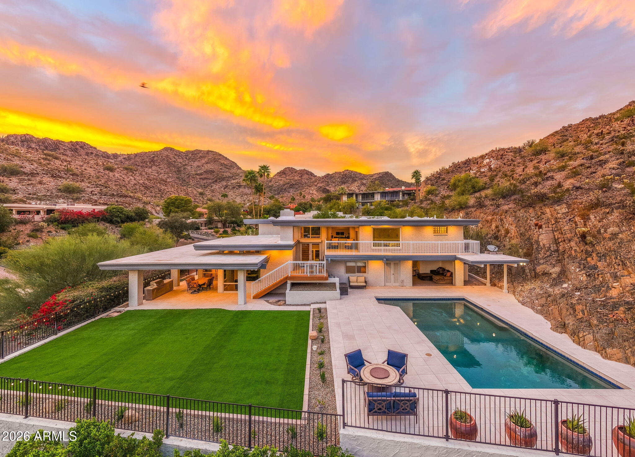 LINCOLN HILLS - Residential