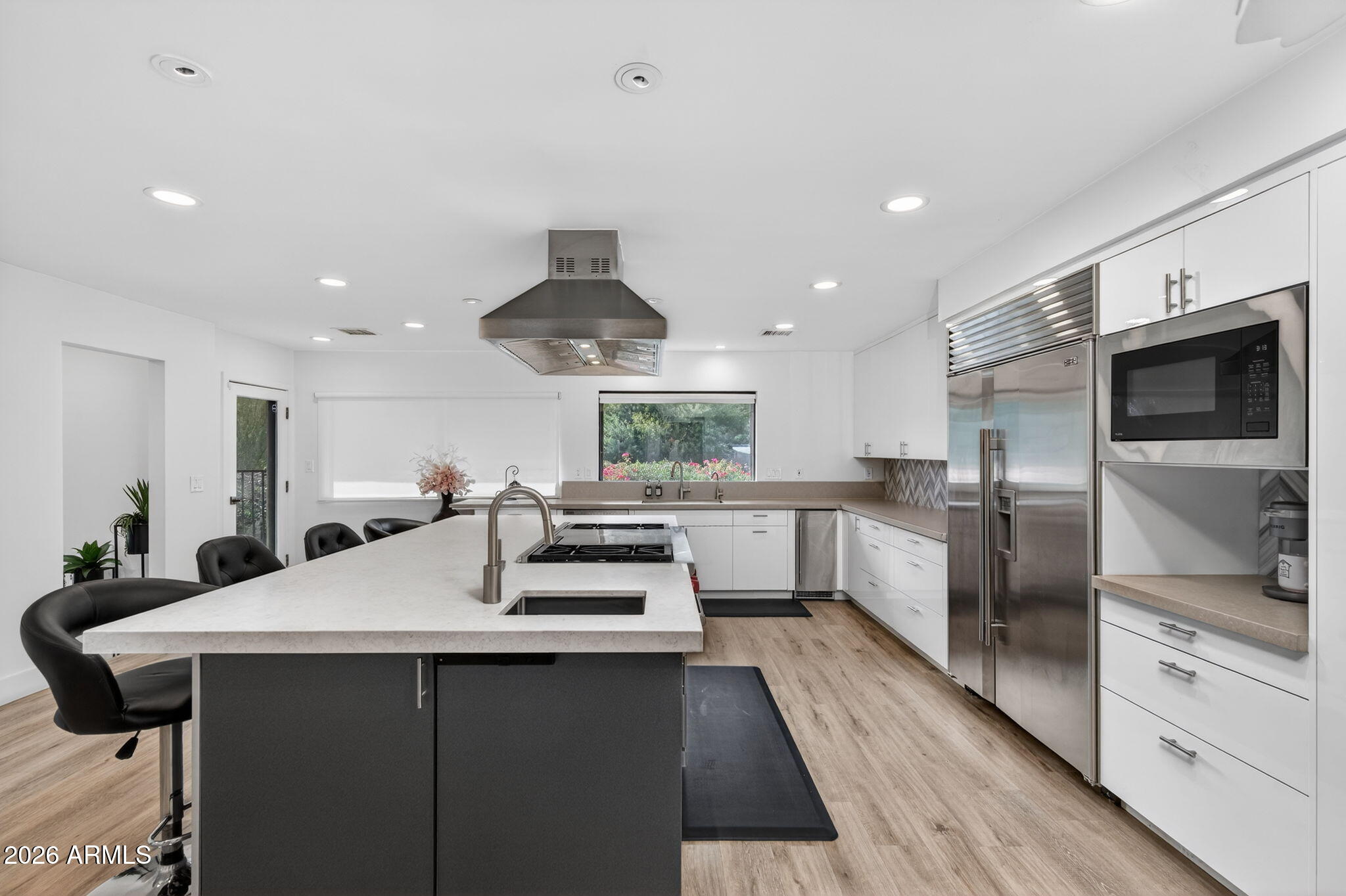 LINCOLN HILLS - Residential