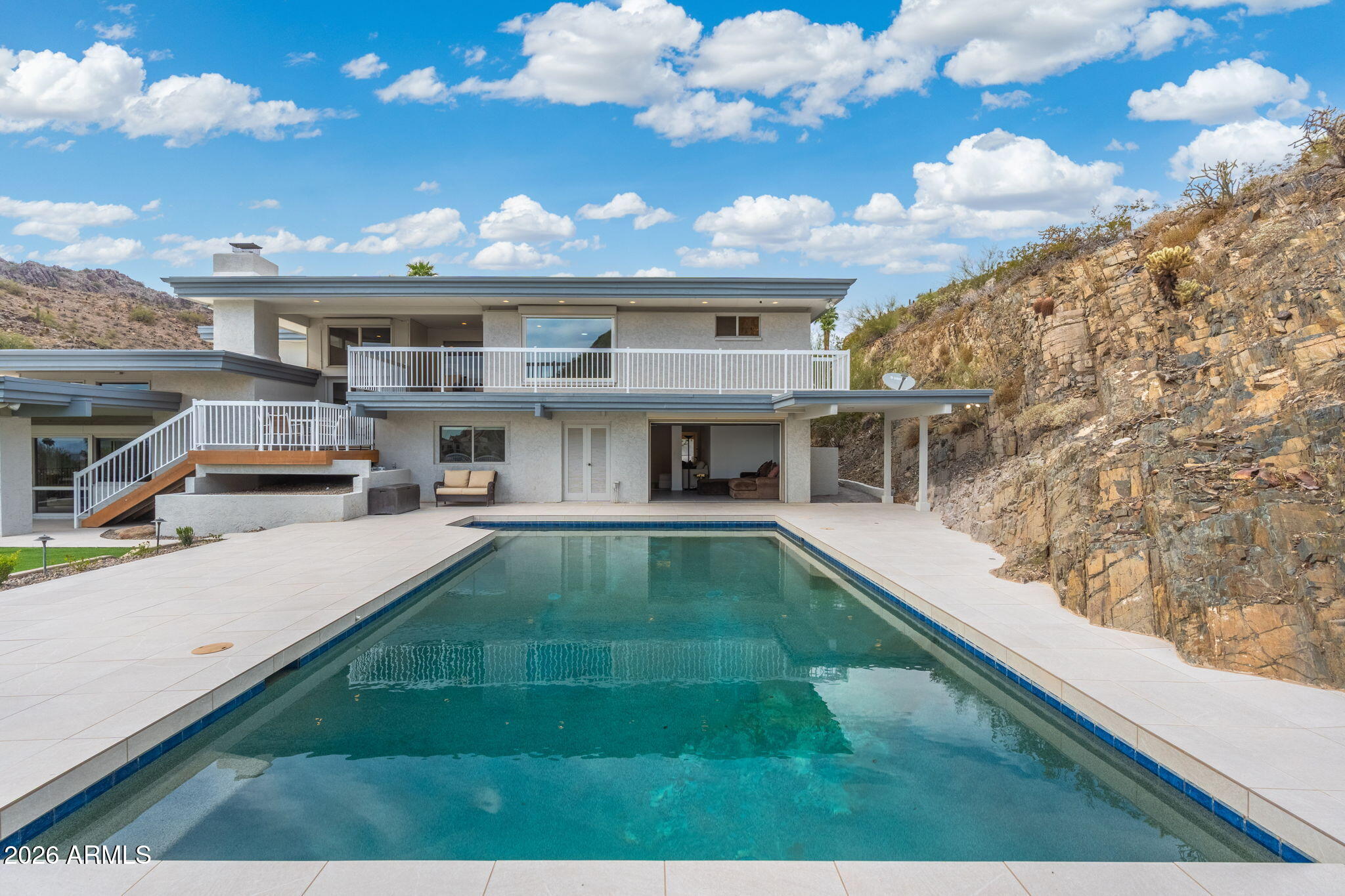 LINCOLN HILLS - Residential