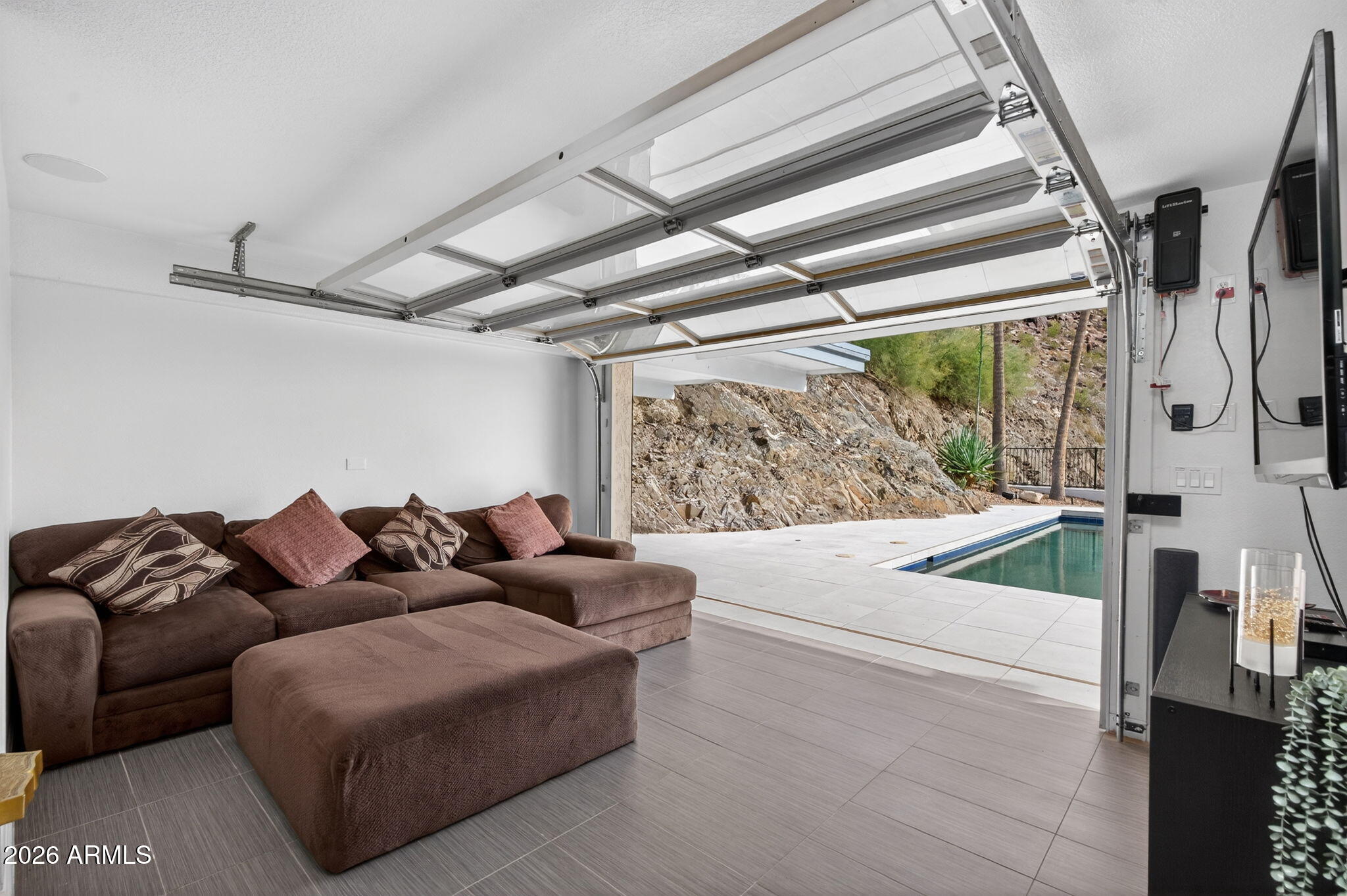 LINCOLN HILLS - Residential