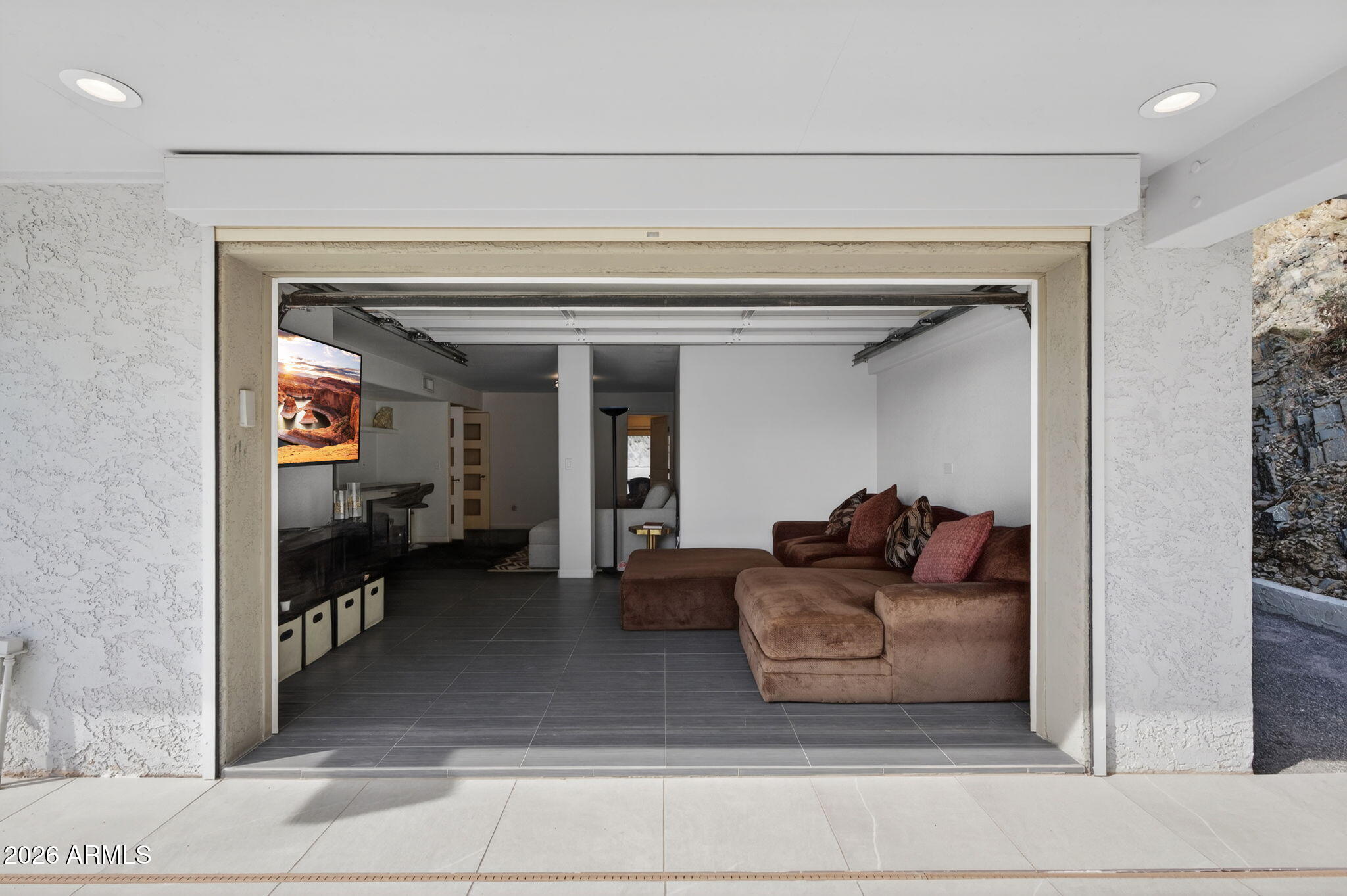 LINCOLN HILLS - Residential