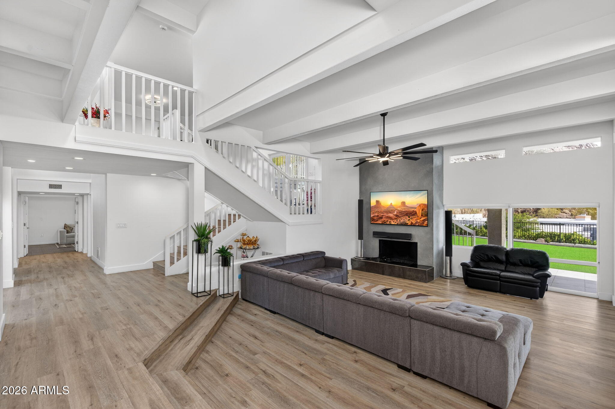 LINCOLN HILLS - Residential