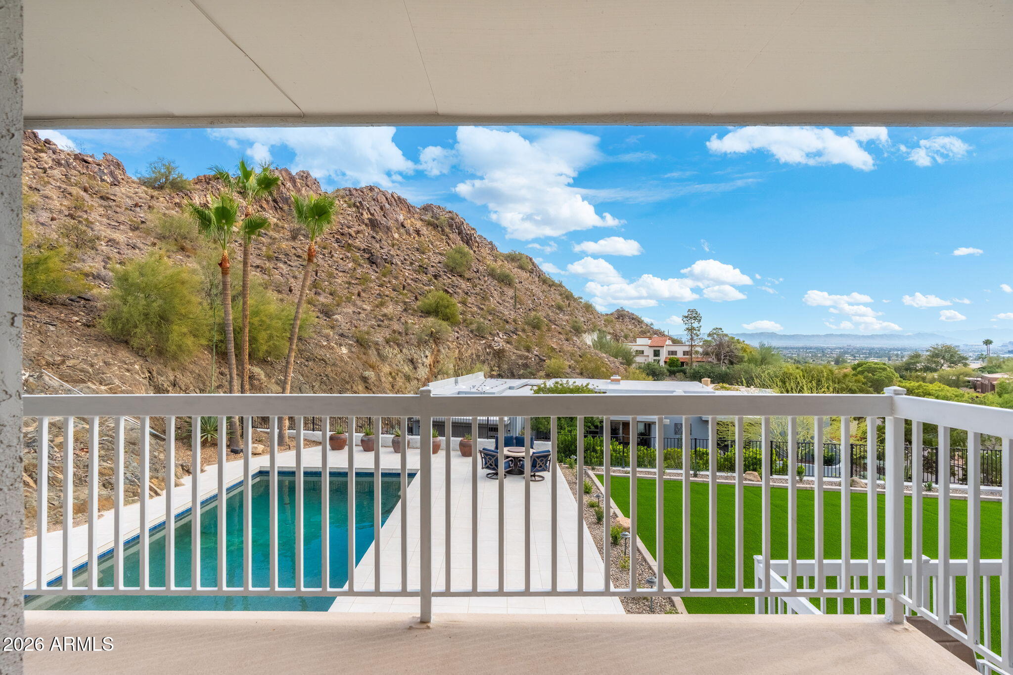 LINCOLN HILLS - Residential