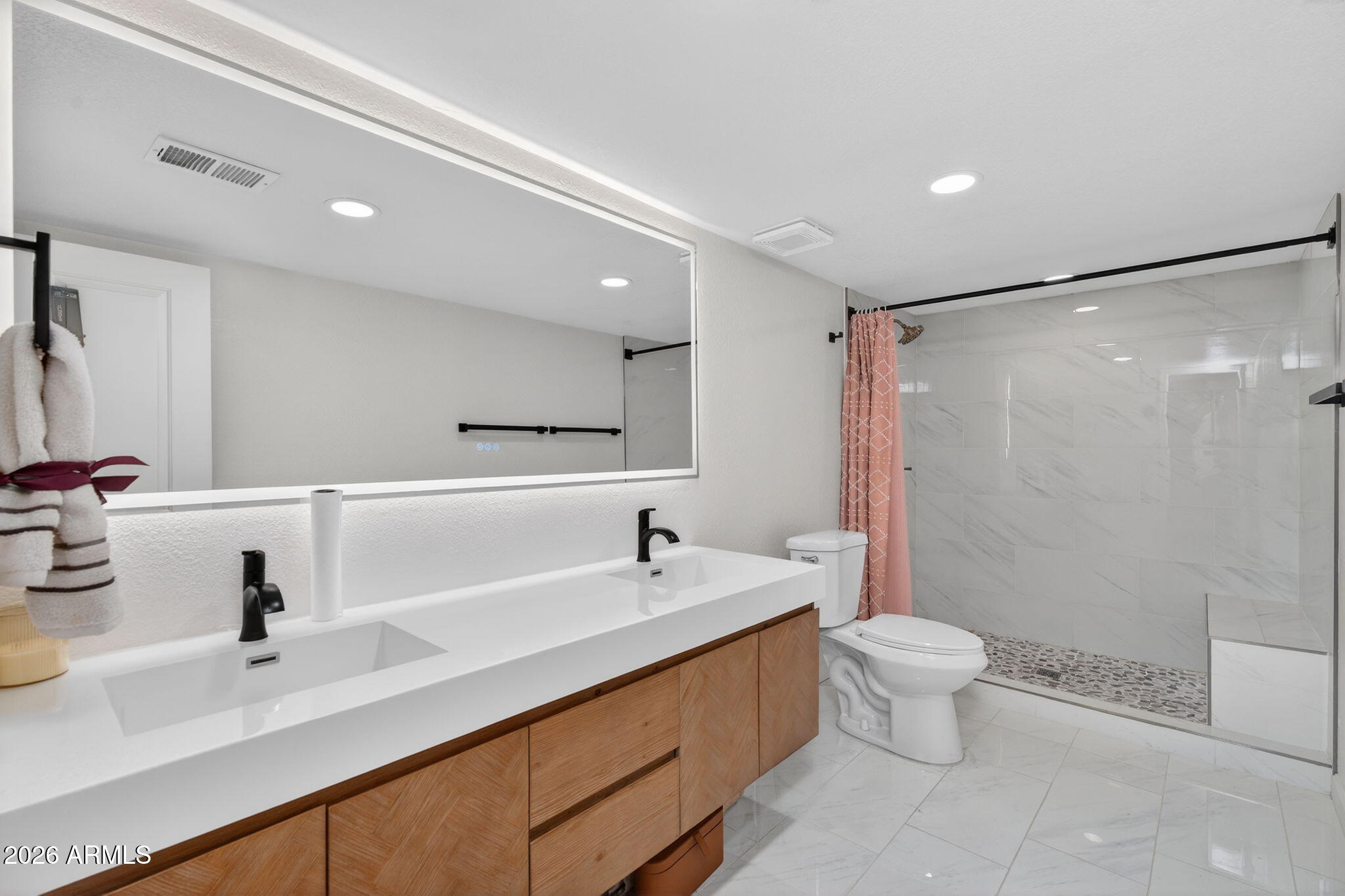 LINCOLN HILLS - Residential