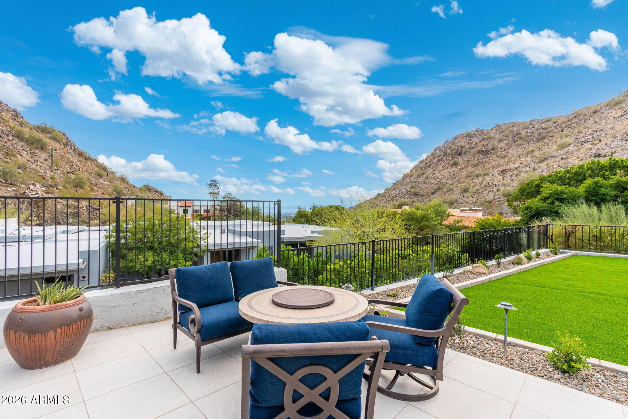 LINCOLN HILLS - Residential