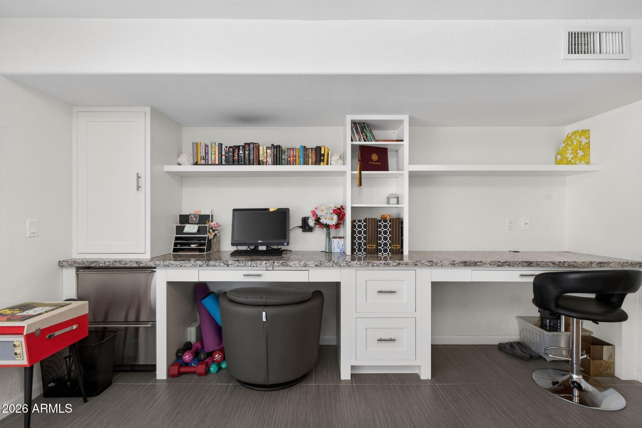 LINCOLN HILLS - Residential