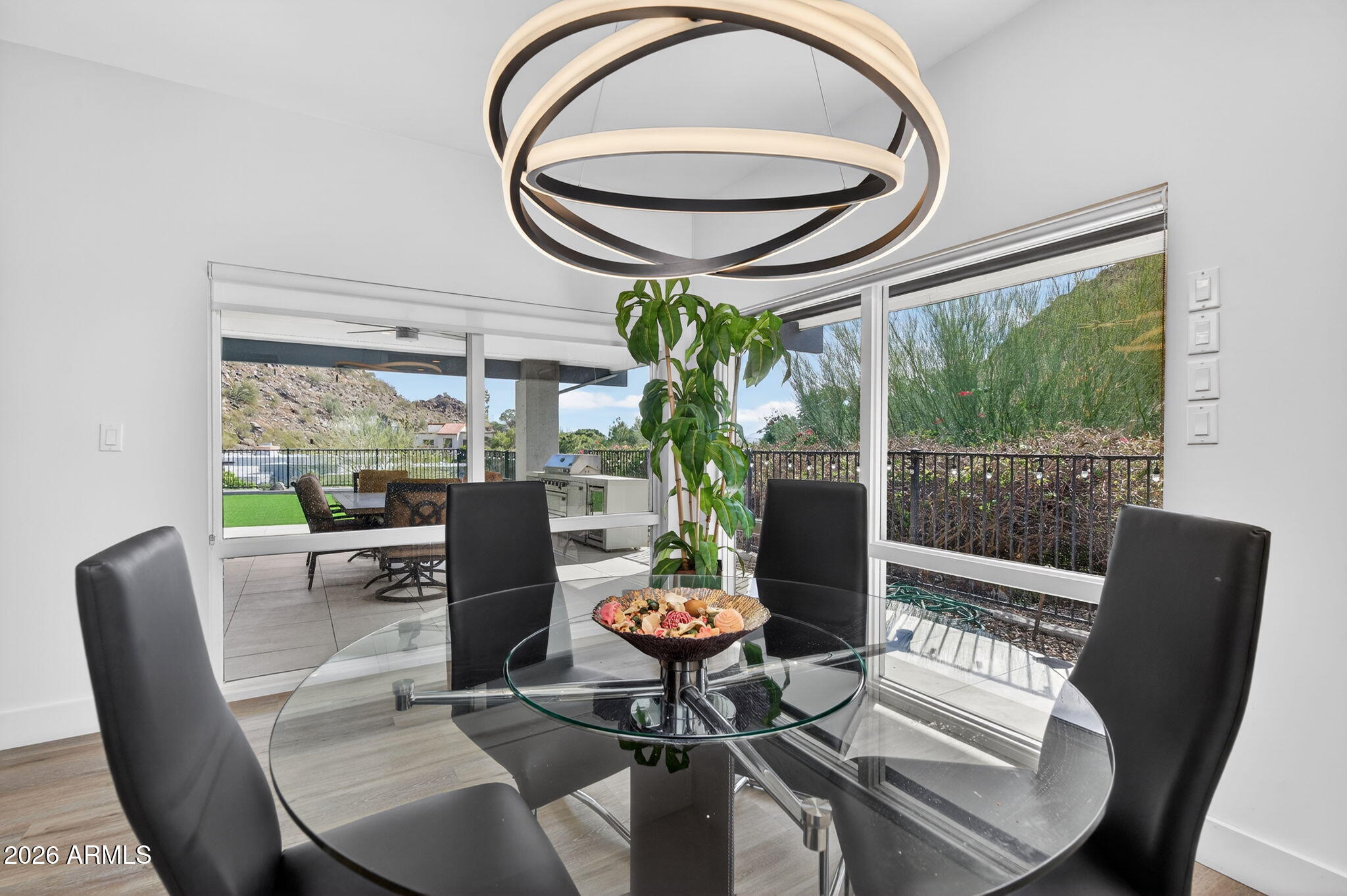 LINCOLN HILLS - Residential