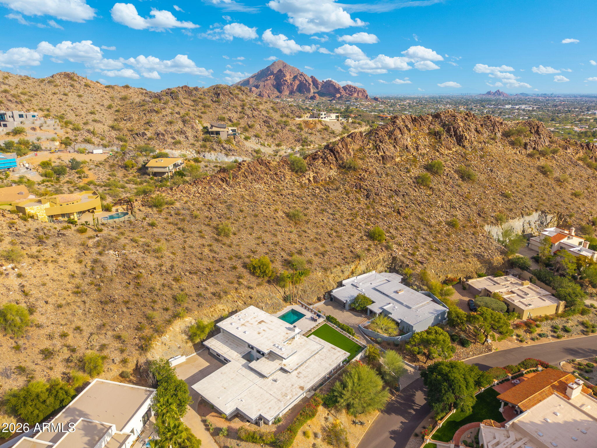 LINCOLN HILLS - Residential