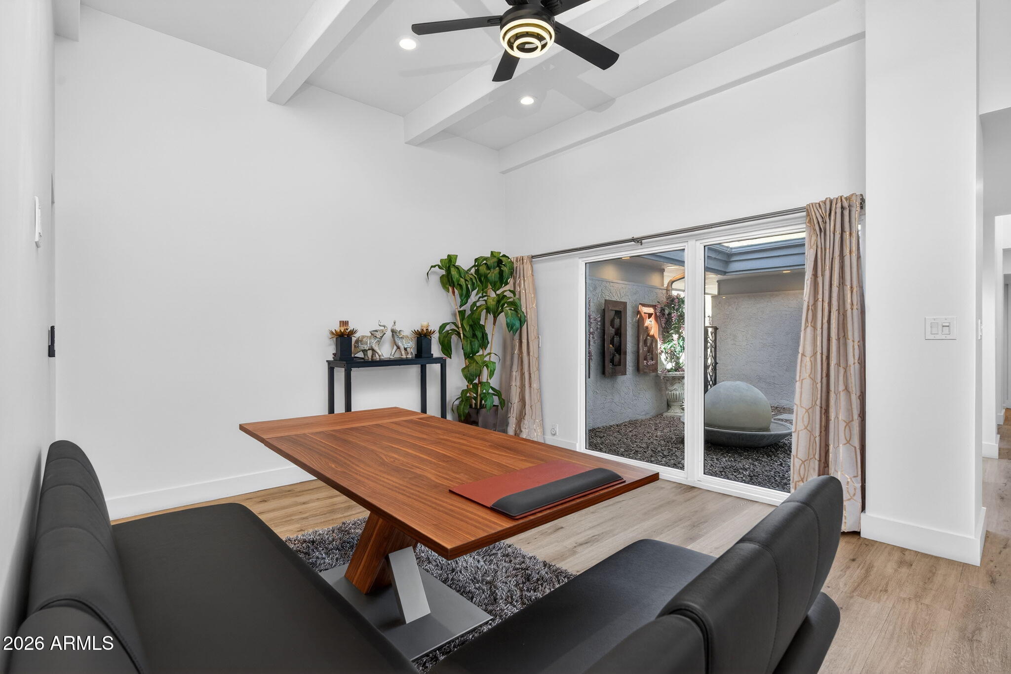 LINCOLN HILLS - Residential