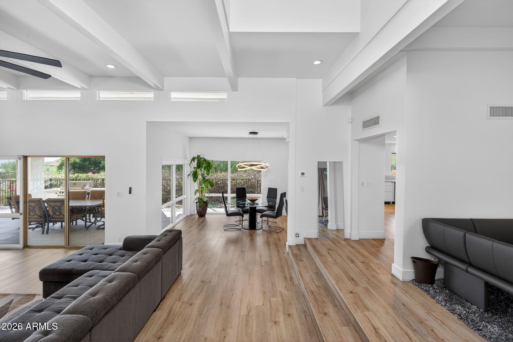 LINCOLN HILLS - Residential