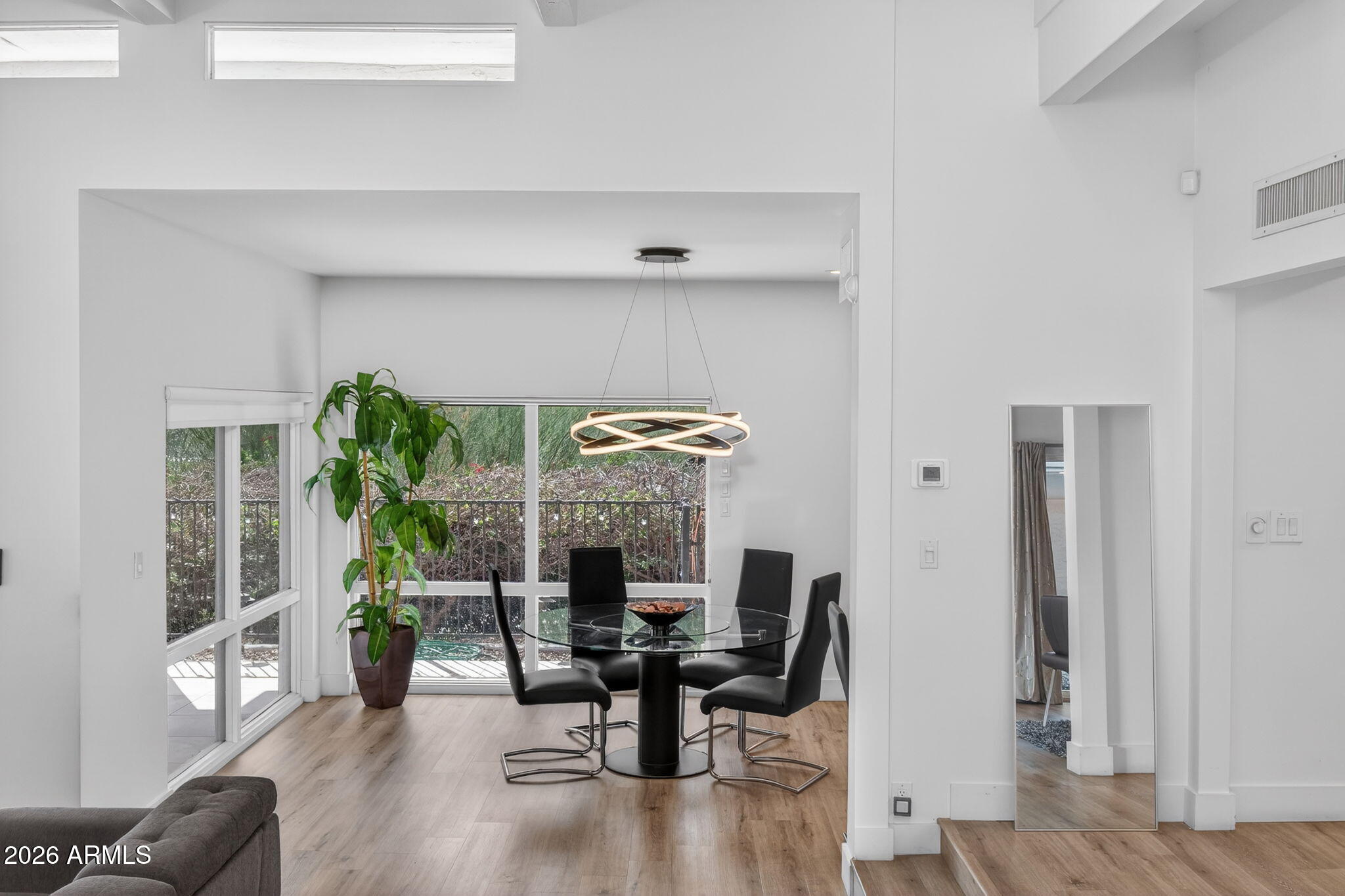 LINCOLN HILLS - Residential