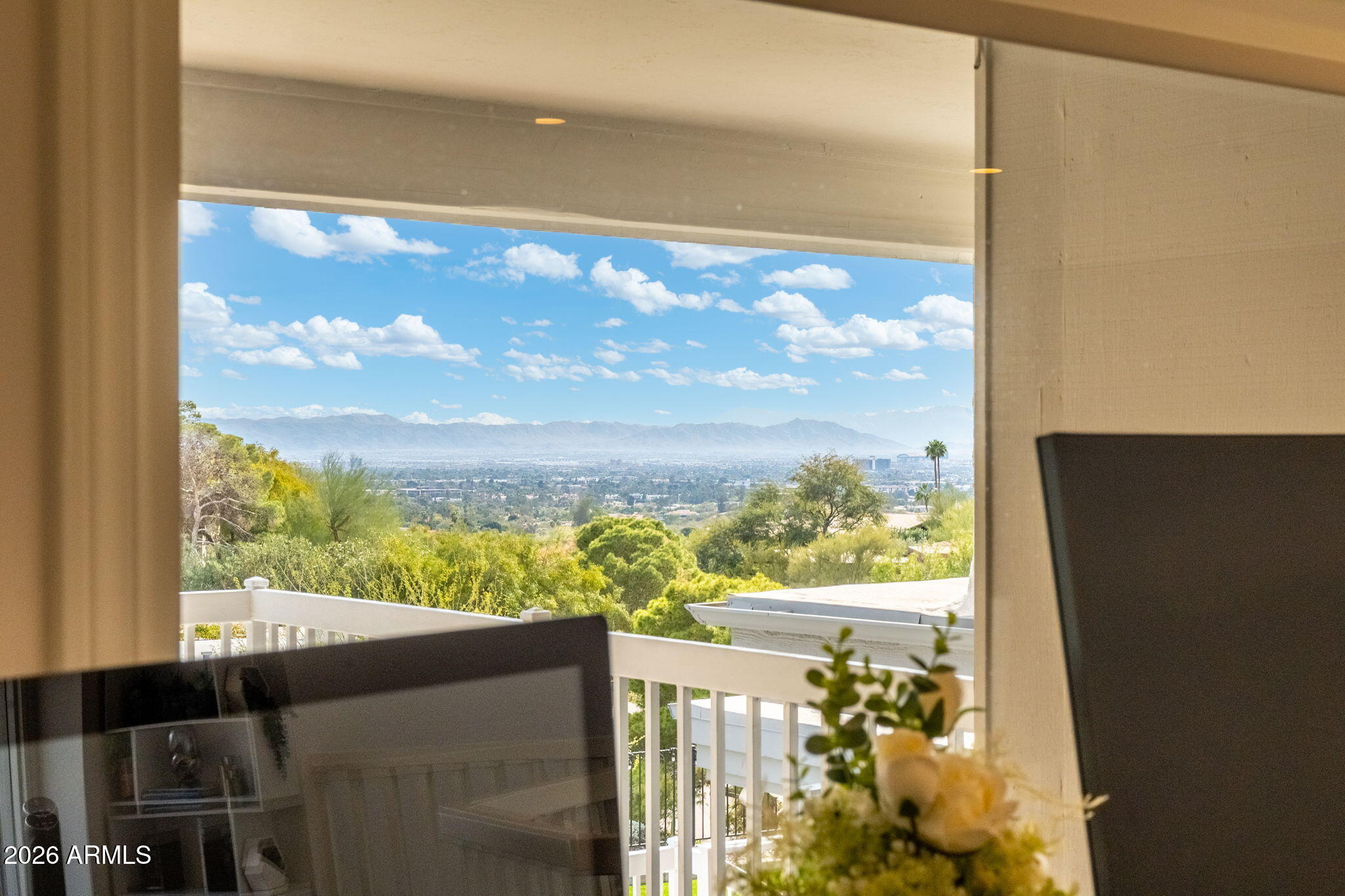 LINCOLN HILLS - Residential