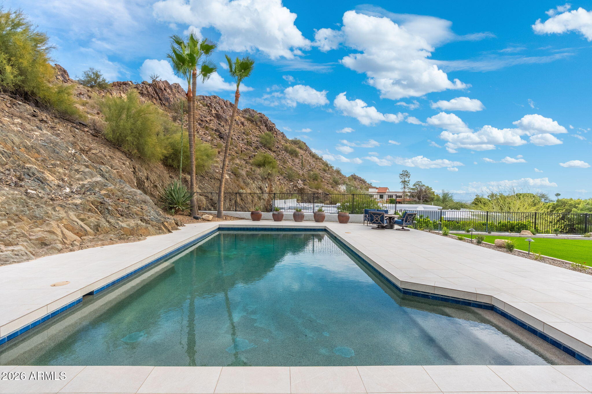 LINCOLN HILLS - Residential