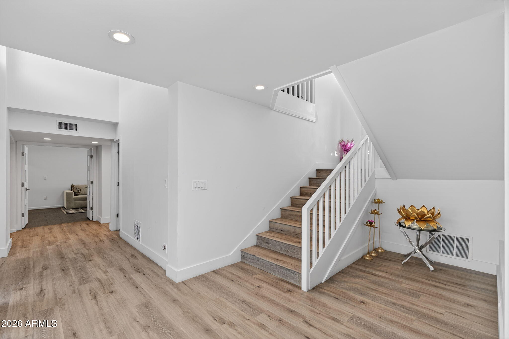 LINCOLN HILLS - Residential