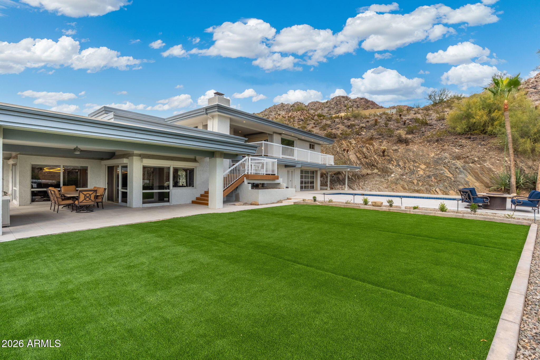 LINCOLN HILLS - Residential