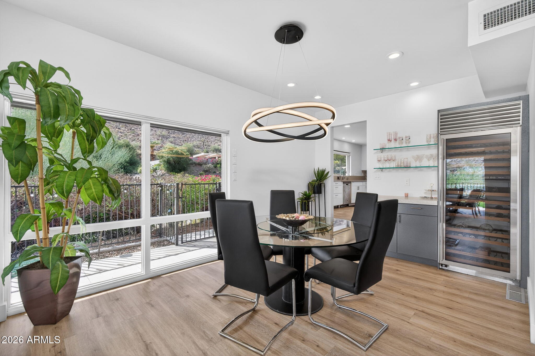 LINCOLN HILLS - Residential
